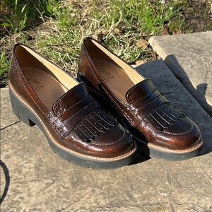 Naturalizer Darcy Women's Brown Cinnamon Patent.  Non-slip 2 1/4 inch(es) heel.